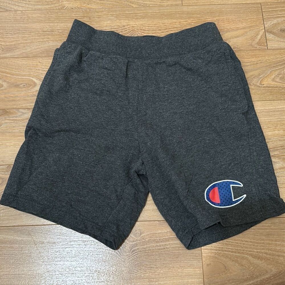 Champion shorts size large‎